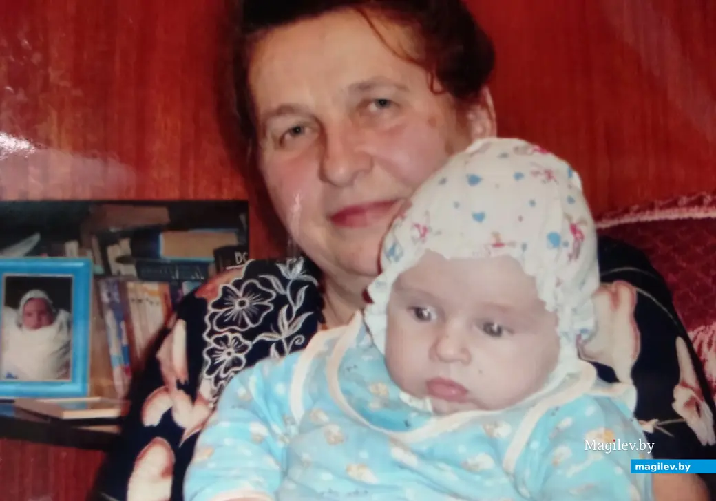 Алина Ивановна вместе с внуком Иваном. Фото автора