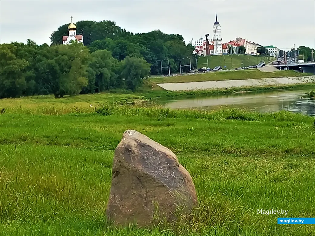 Со стороны Папенки центр Могилева смотрится не совсем обычно. Могилев, Папенка, 17.08.2022 года