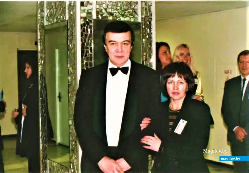 Муслим Магомаев и Людмила Лишанкова в фойе ДК «Химволокно». Могилев, 1996 год.