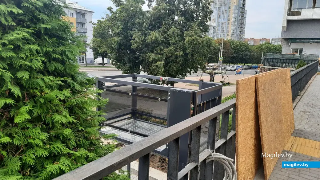 18.08.2022 г. Могилев, проспект Мира. Возле Дома спорта установили подъемник, но еще пока не запустили