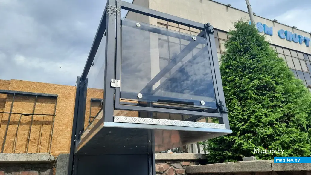 18.08.2022 г. Могилев, проспект Мира. Возле Дома спорта установили подъемник, но еще пока не запустили