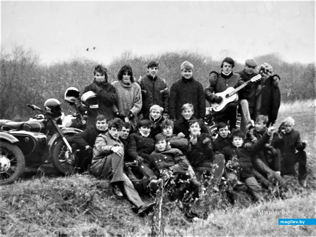 1987 г., Могилев. могилевские рокеры к выезду готовы.