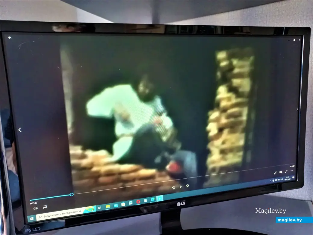 Скринщот фильма (конец 1970-х), снятого в Княжицком храме. В кадре Павел Нырков.