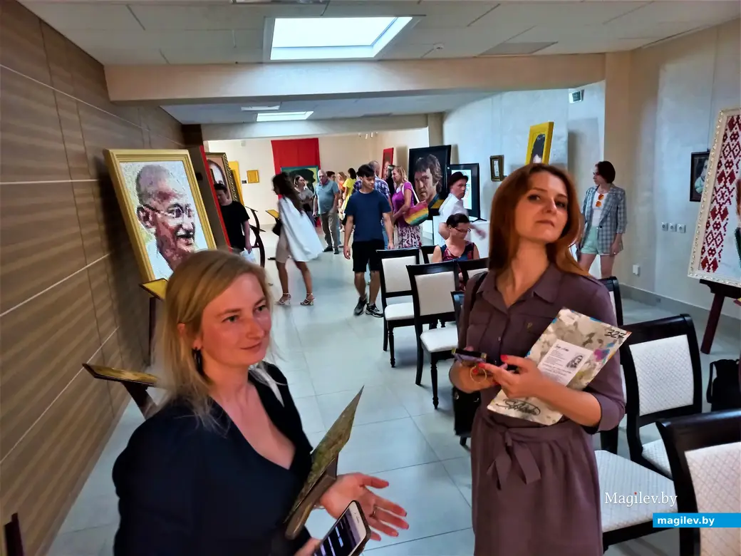 Творческие люди всегда зажигаются друг от друга. Могилев, выставочный зал ДК области. 19.08.2022 года.