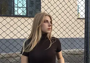 «Только парни здесь больно настойчивые»