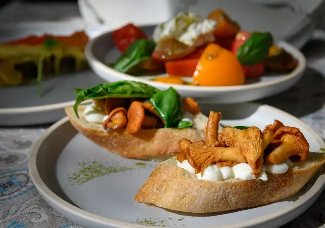 Сколько белорусов встретили Новый год в ресторанах и кафе? Цифры от МАРТ