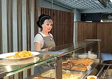 Столовая ЦУМа: обед потенциального покупателя за 5 рублей