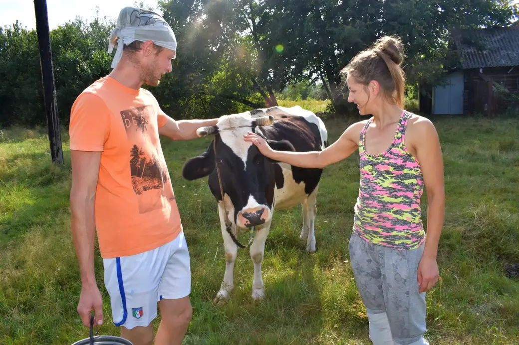 Деревня Островы Бобруйского района, август 2022 года. Семья Логвиненко и Мурка.
