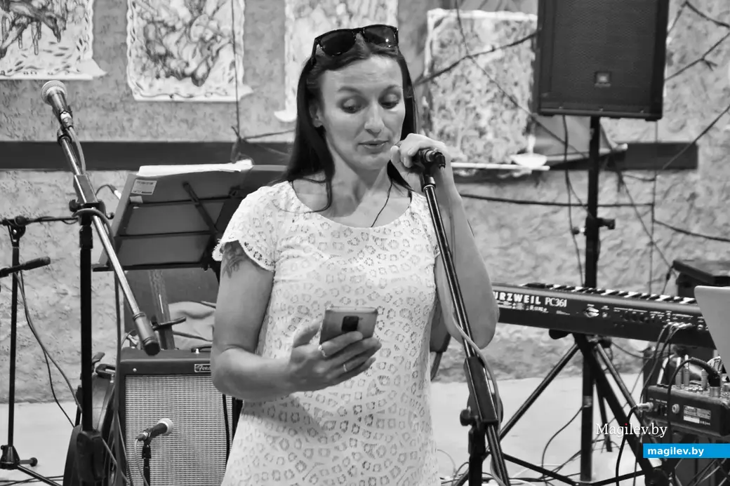 Поэтесса Марина Иваницкая. Галерея Андрея Воробьева на Дубровенке. Могилев, 25.08.2022 года.