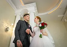 «Позвонил ей и поставил перед фактом: такого-то числа у нас свадьба». Пара недели, выигравшая друг друга в карты