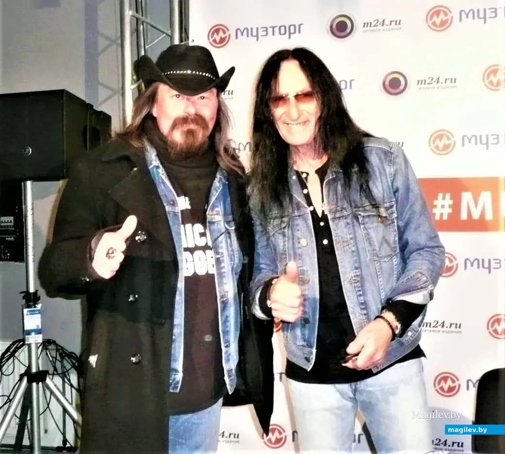 Андрей Макаров (в шляпе) с вокалистом британской группы «Uriah Heep» Кеном Хенсли. Москва, 2000-е годы.