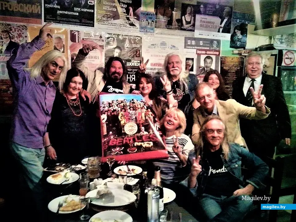 Андрей Макаров с друзьями отмечает 50-летие битловского альбома «Sgt. Pepper’s Lonely Hearts Club Band». Москва, 2017 год.