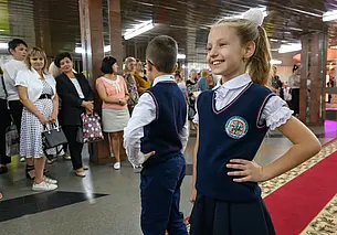 Со следующего учебного года в Беларуси введут второй элемент школьной формы