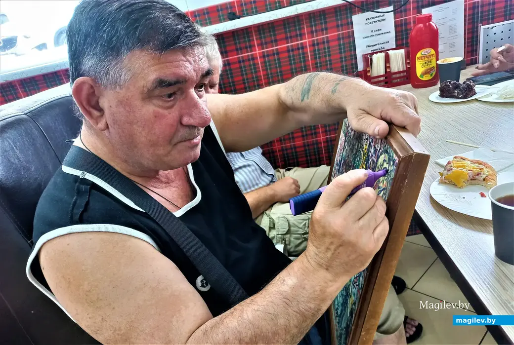 Марат начал рисовать почти без подготовки. Могилев, август 2022 года.