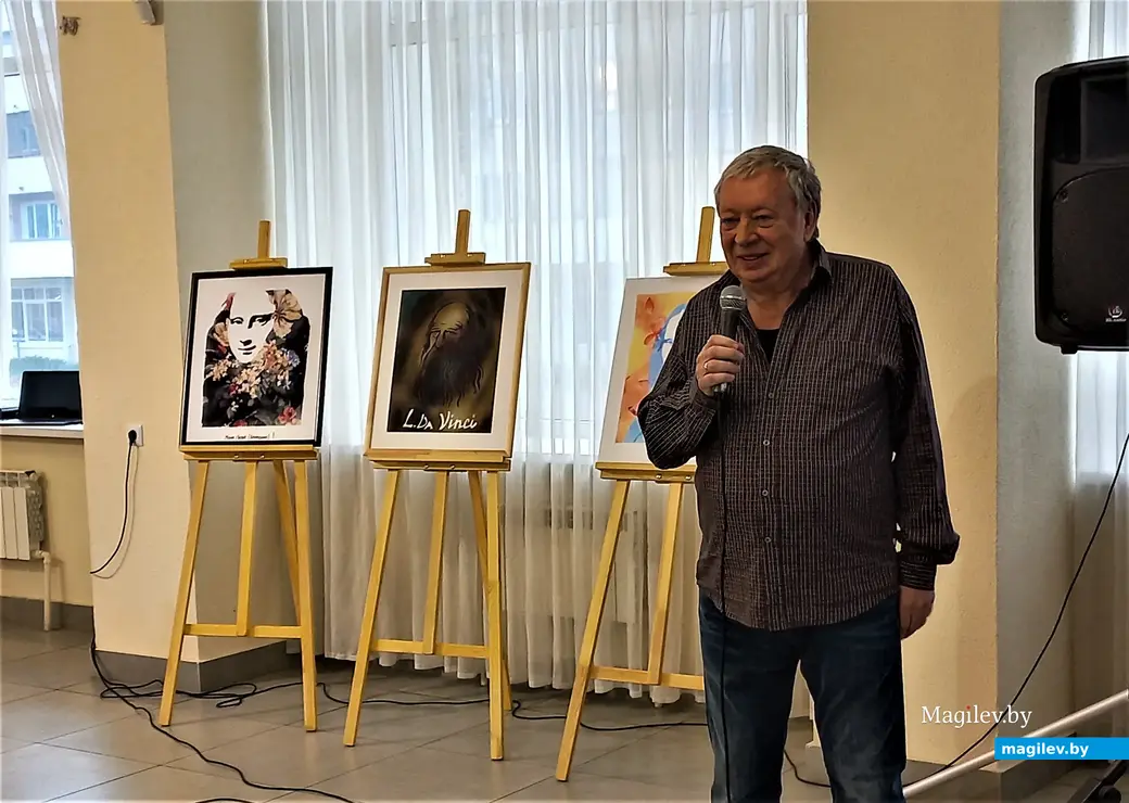 Художник рассказывает о своем творчестве. Персональная выставка Валерия Плаксина. Выставочный зал Музея истории Могилева, 31.08.2022 года.