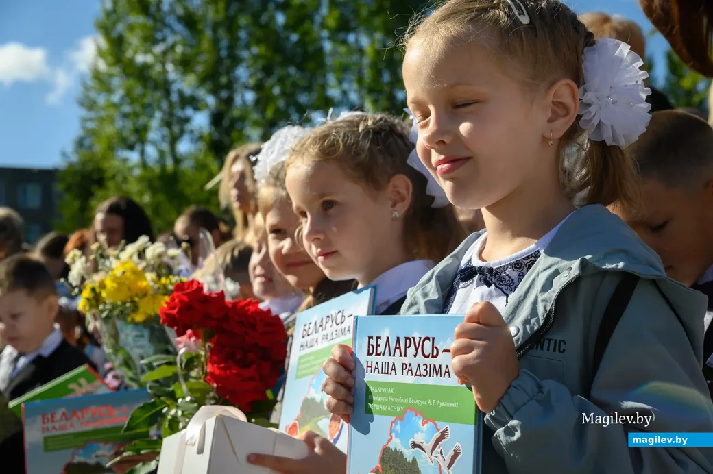 01.09.2022. Бобруйск. Торжественная линейка на 1 сентября в средней школе №20