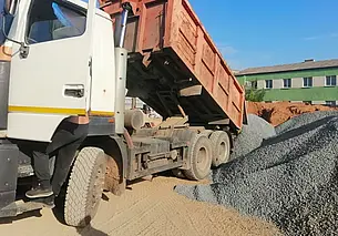 В Горках водитель похитил с территории предприятия почти 16 тонн щебня