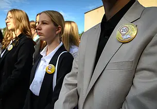 Минобразования о введении второго элемента школьной формы: майку с галстуком не скомпонуешь