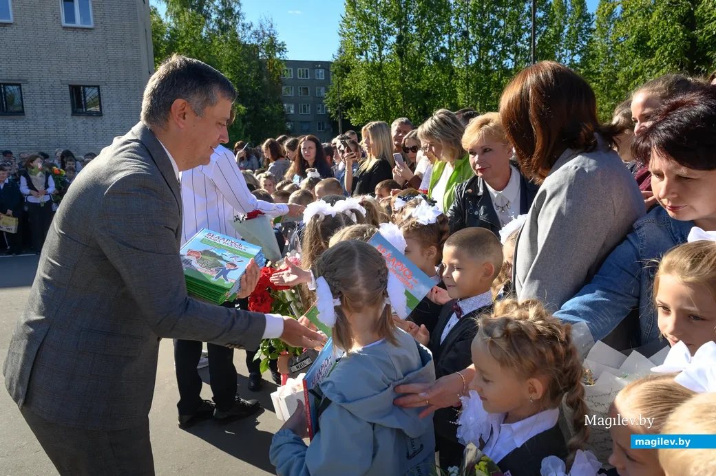 01.09.2022. Бобруйск. Торжественная линейка на 1 сентября в средней школе №20