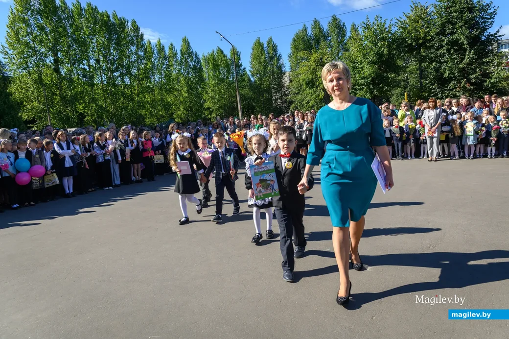 01.09.2022. Бобруйск. Торжественная линейка на 1 сентября в средней школе №20