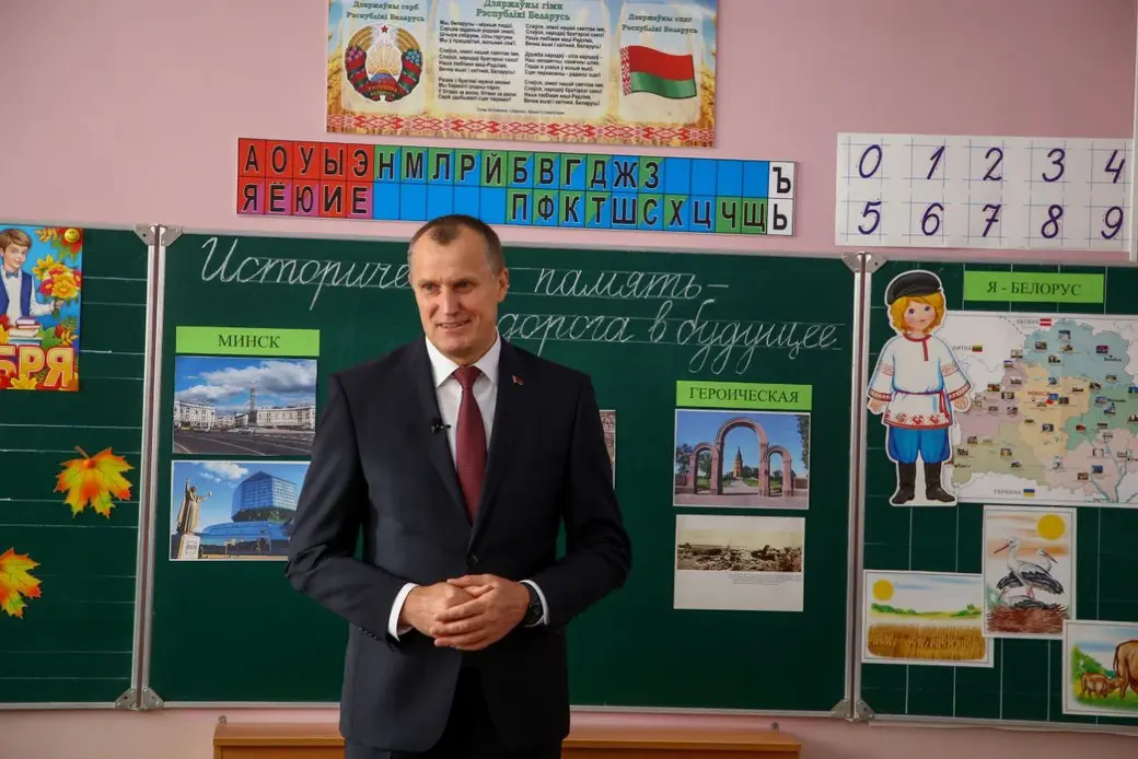 1.09.2022 г. Могилевский район. Губернатор Анатолий Исаченко посетил Буйничскую СШ. Фото: t.me/isachenkobel