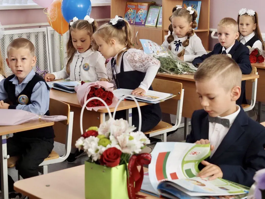 1.09.2022 г. Могилевский район. Губернатор Анатолий Исаченко посетил Буйничскую СШ. Фото: t.me/isachenkobel