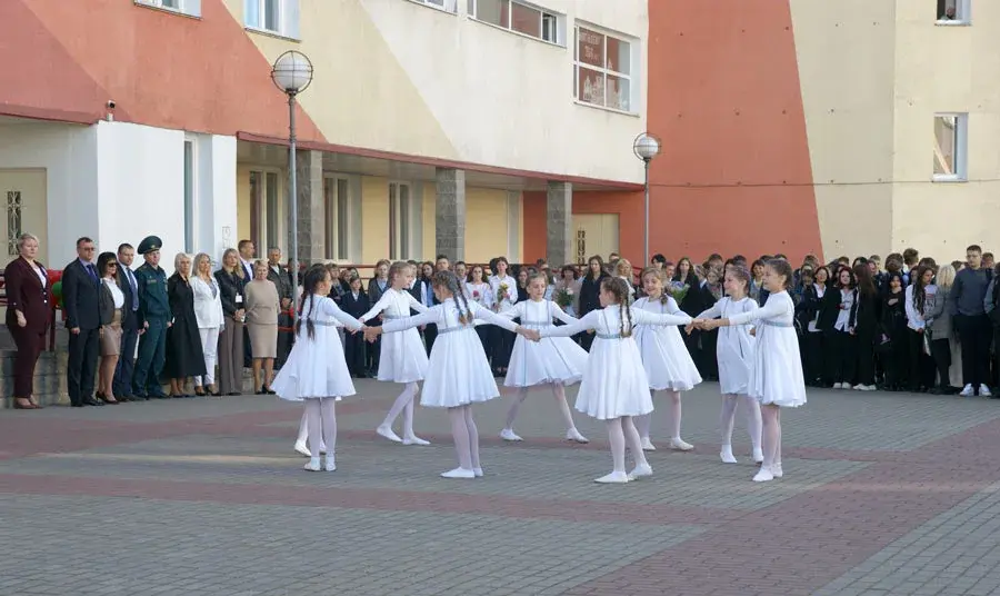 Первый звонок в школе №45 Могилева. 1 сентября 2022 года. Фото Татьяны Подлипской.