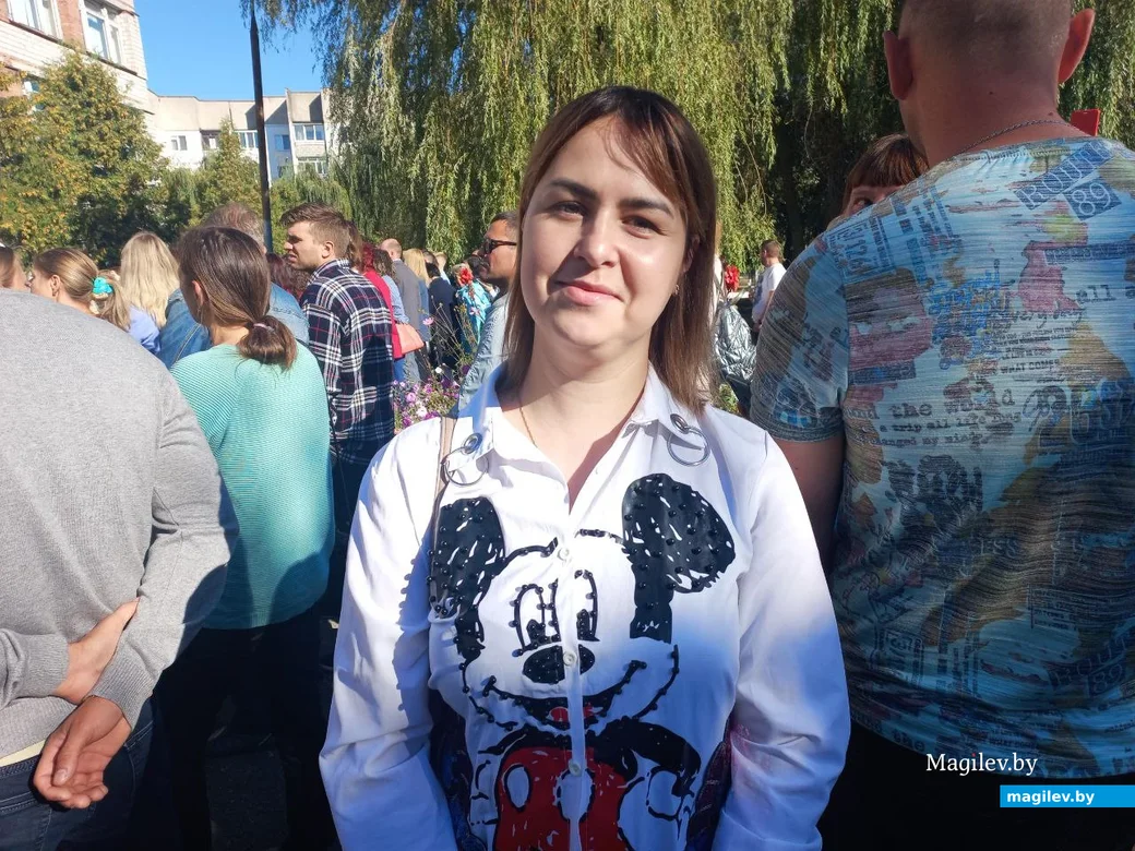 01.09.2022. Торжественная линейка в СШ №31. Тоня, мама первоклассника Кирилла.
