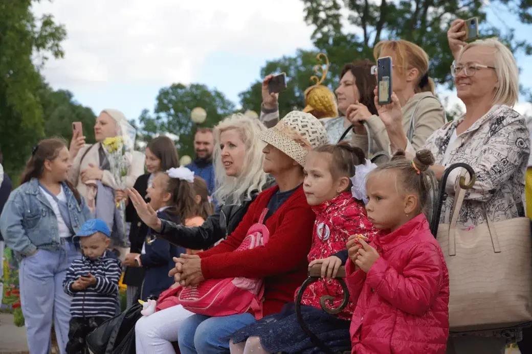 В городском парке культуры и отдыха в районе Подниколья 1 сентября прошел праздник «Звенит звонок!». Могилев, 1 сентября 2022 года. Фото Ольги Емельяновой.
