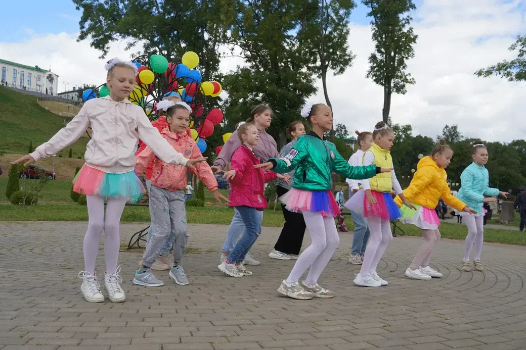 В городском парке культуры и отдыха в районе Подниколья 1 сентября прошел праздник «Звенит звонок!». Могилев, 1 сентября 2022 года. Фото Ольги Емельяновой.