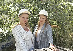 Сестры-близняшки на стройке и могилевские студенты в Якутии: обзор СМИ за минувший день