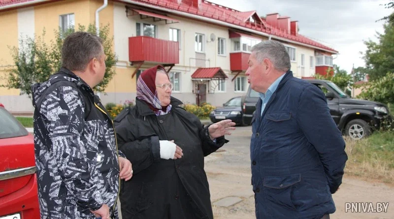Проблему вывоз мусора обсуждают жители Могилевского района. Фото Александры Орловой.