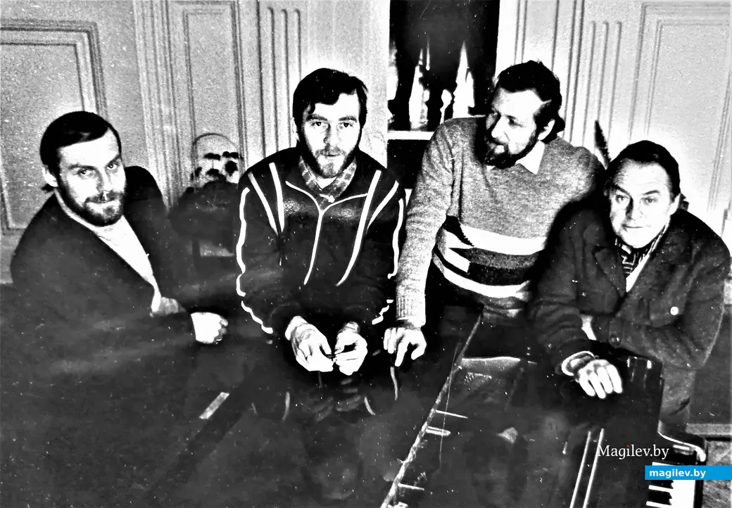 Владимир Браиловский (второй справа) старался никогда особо не выделяться из коллектива.