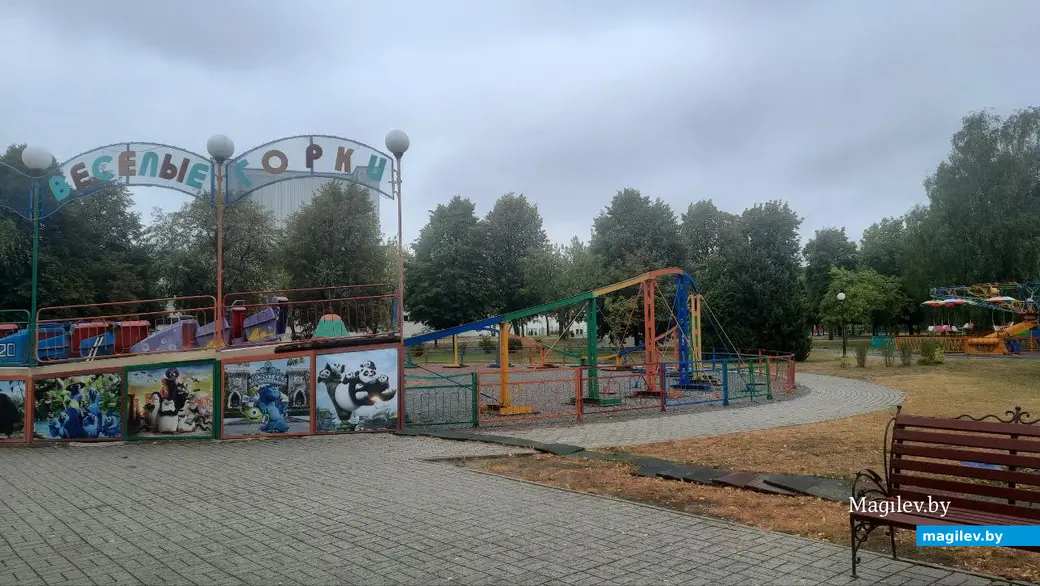 11.09.2022г. Могилев, пр-т Пушкинский. Аттракционы в плохую погоду не работают