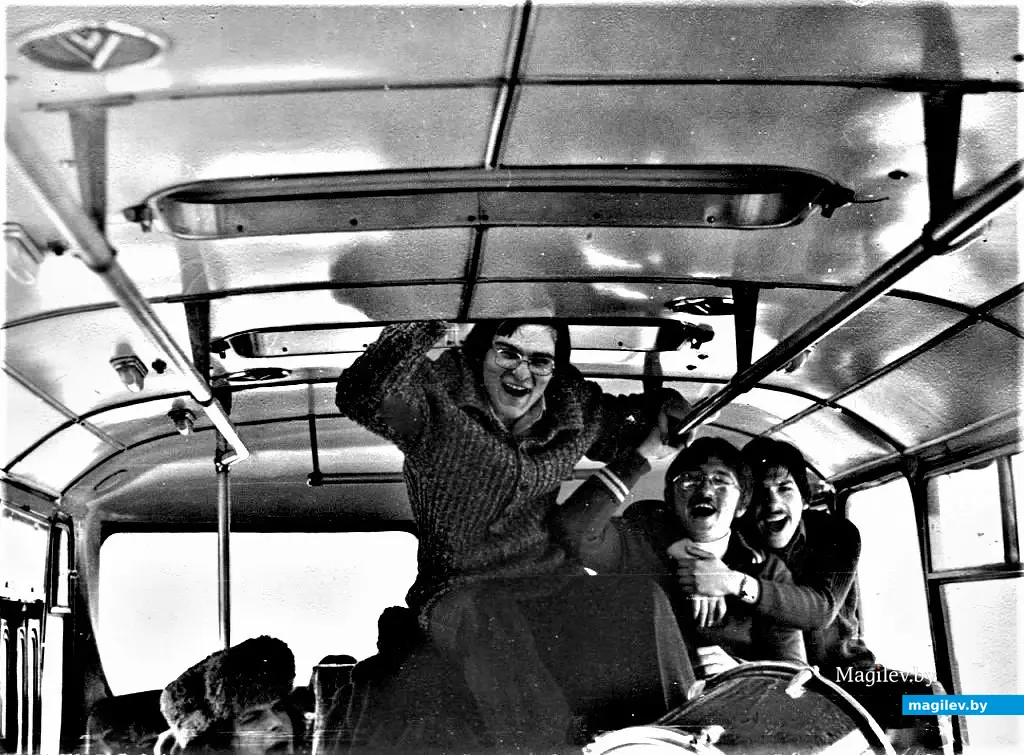 Концертный выезд. Крайний справа–Анатолий Петров. Рядом с ним – Николай Аладьев. Могилев, 1980-е годы.