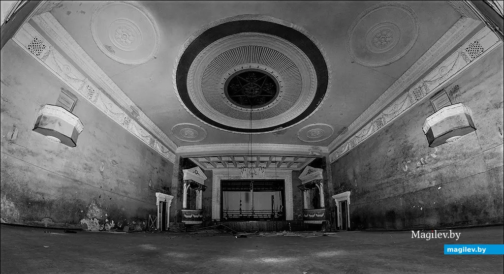 Зрительный зал бывшего ДК Куйбышева. Могилев, 1990-е годы.