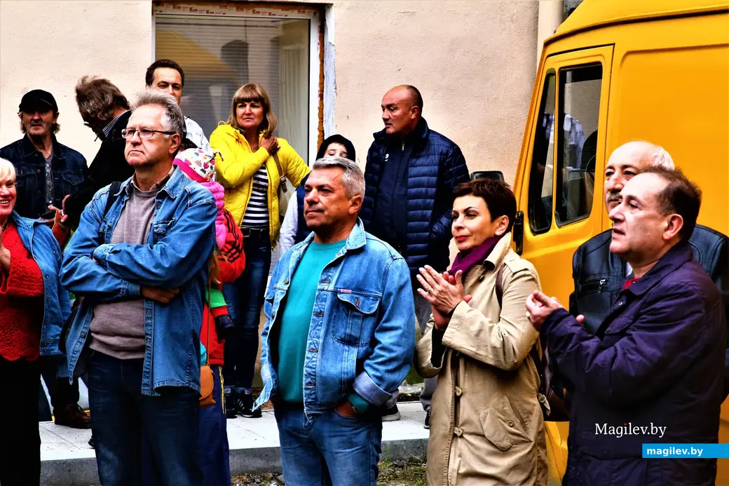 Анатолий Петров с супругой (в центре) во время тусовки «Не забывайте своих старых друзей!». Могилев, 2017 год.