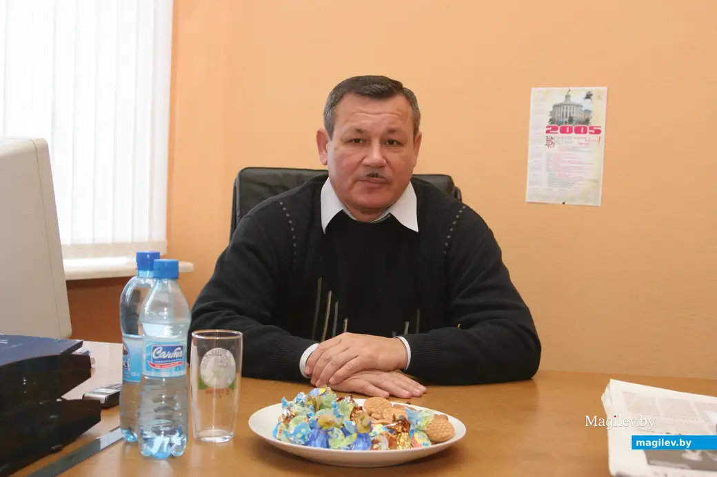 Декабрь 2005 г. Бобруйск. Председатель горисполкома Михаил Григорьевич Бондаренко в гостях у редакции газеты «Вечерний Бобруйск».