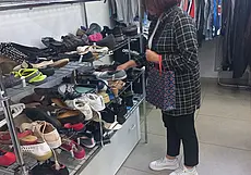 «В прошлом году пальто «оторвала» всего за 45 рублей». Что и почем бобруйчане покупают в «секондах»