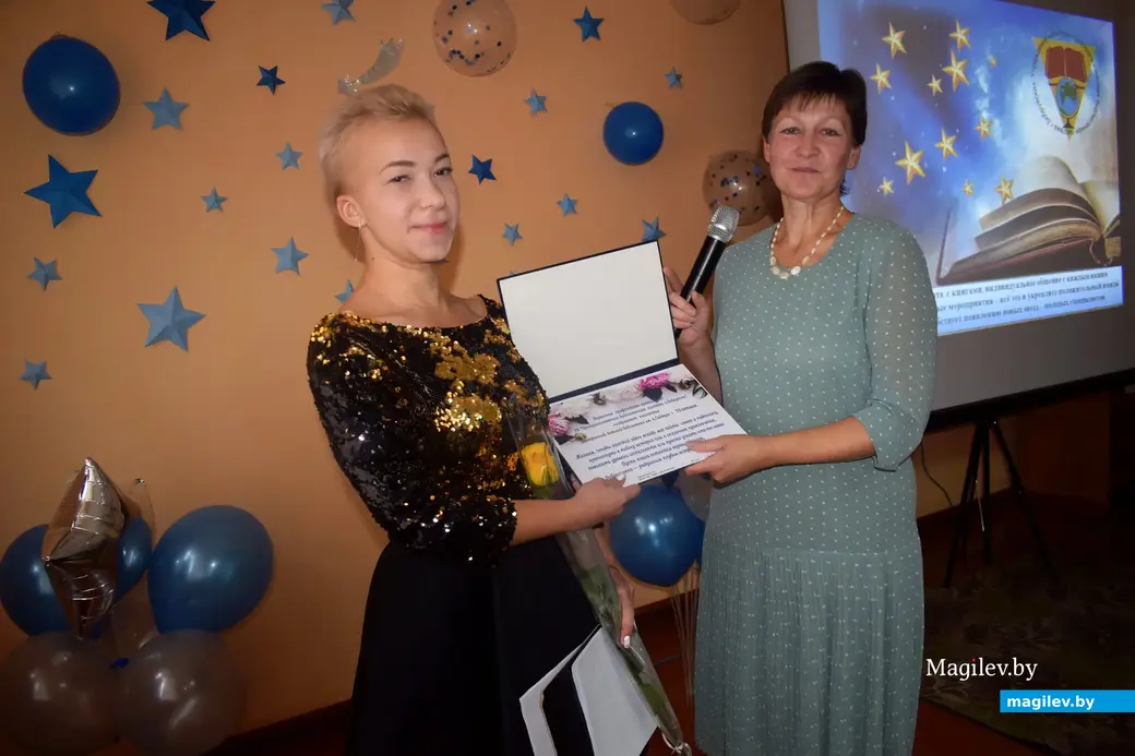 15.09.22, Бобруйск, библиотека №16. Празднование Дня библиотек. Поздравление коллективу библиотеки им. Гайдара от председателя профсоюза ЦБС Бобруйска Ольги Залесской