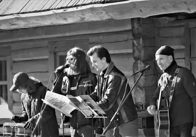 На Ленинской быть Ленноном совсем несложно. Вспоминаем эпоху «битлов»
