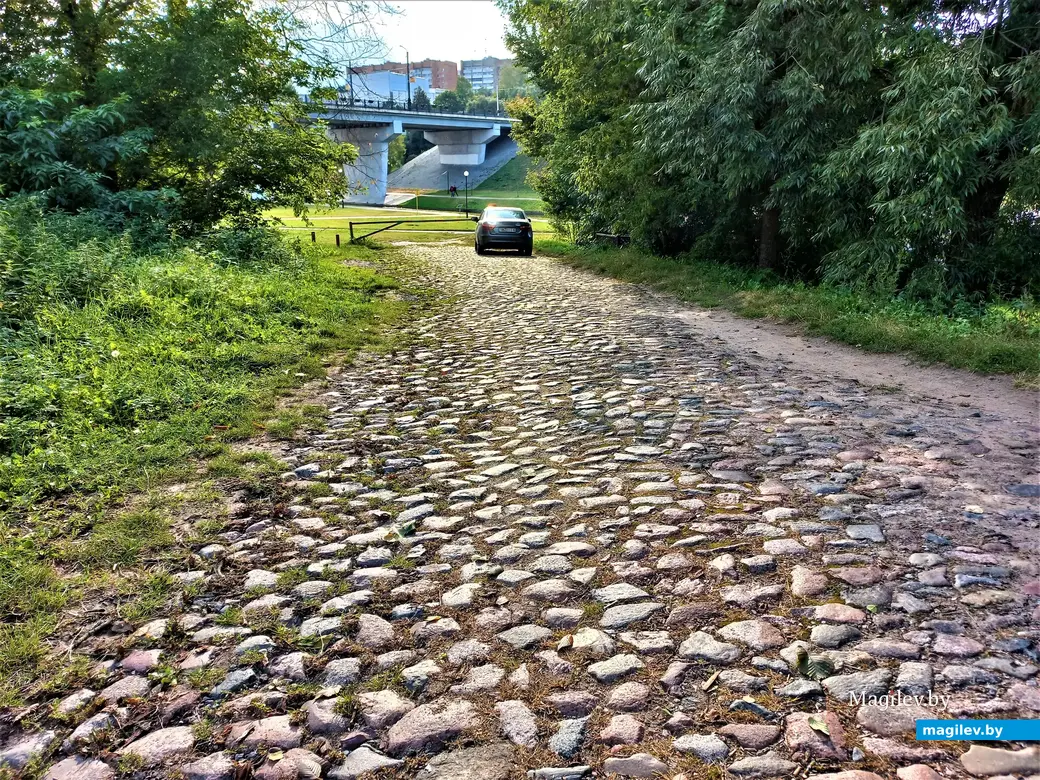 Если существует «Лестница в небо», то где-то обязательно должна быть и «Дорога на Минск». Могилев, сентябрь, 2022 год.
