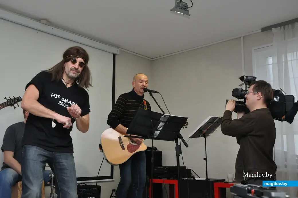 Джон Леннон и группа Сергея Коноплева на благотворительном марафоне в поддержку детского хосписа. Могилев, 2013 год.