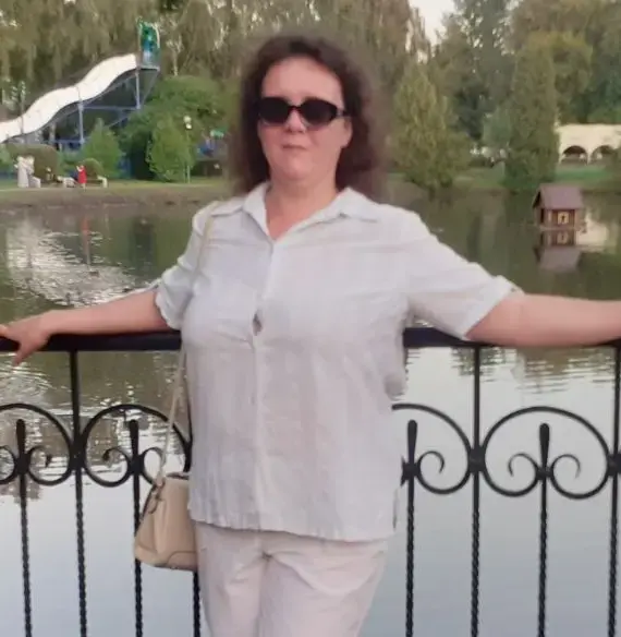 Марина Абазовик.