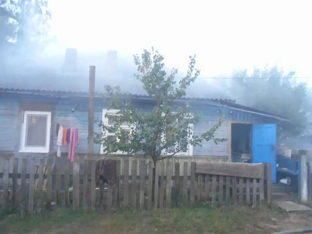 16.09.22г. В Бобруйске случился пожар в жилом бараке на улице Пушкина. Фото: Бобруйский ГРОЧС