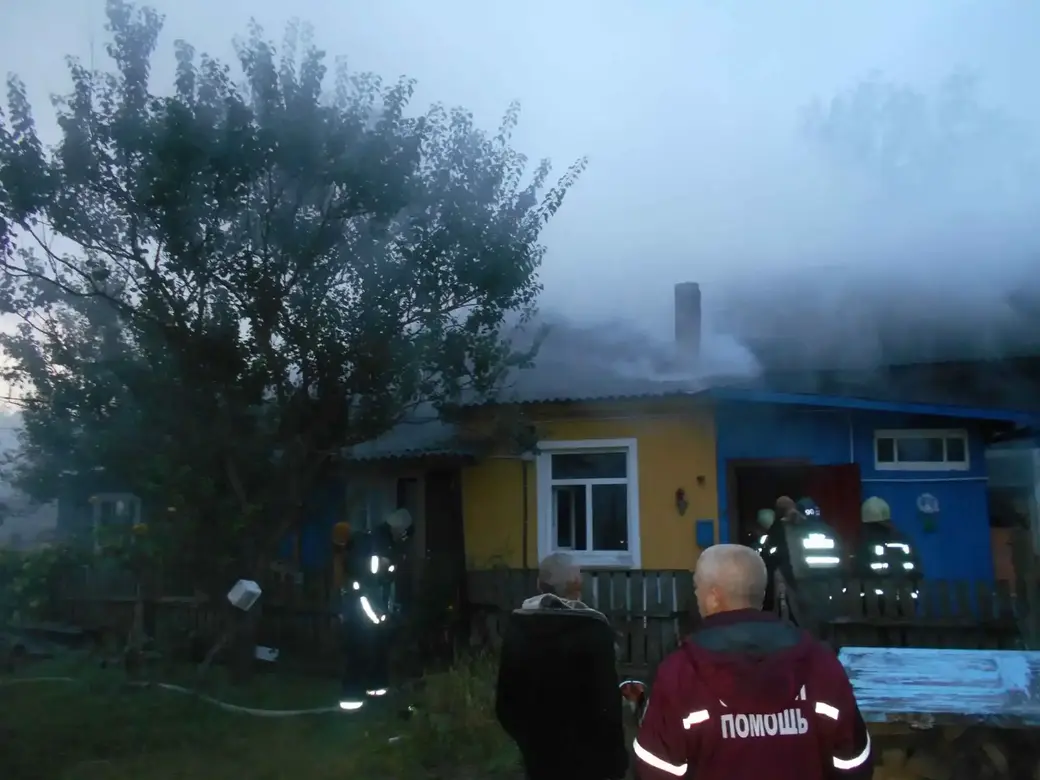 16.09.22г. В Бобруйске случился пожар в жилом бараке на улице Пушкина. Фото: Бобруйский ГРОЧС