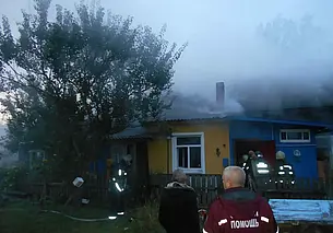 В Бобруйске случился пожар в жилом бараке на улице Пушкина. Фотофакт