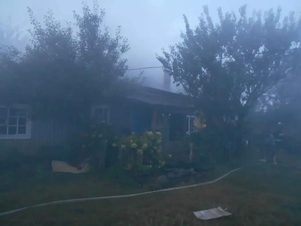 16.09.22г. В Бобруйске случился пожар в жилом бараке на улице Пушкина. Фото: Бобруйский ГРОЧС