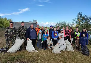 По мешку мусора на человека