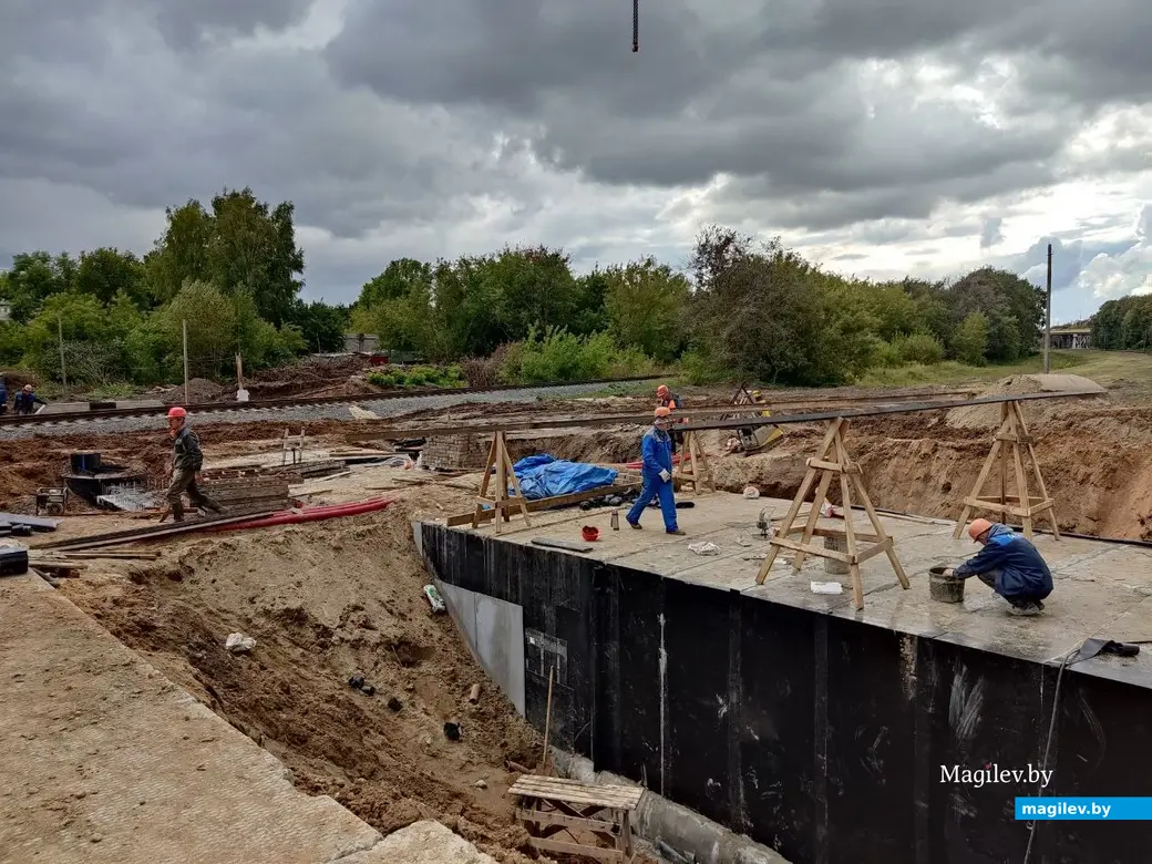 На стройплощадке будущего подземного пешеходного перехода. Могилев, 21.09.2022 г.